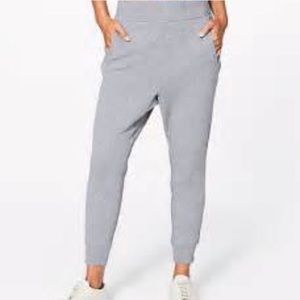 Iululemon press pause jogger